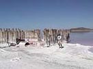 Notese la gran concentracion de sal sobre las orillas de Salk Lake.